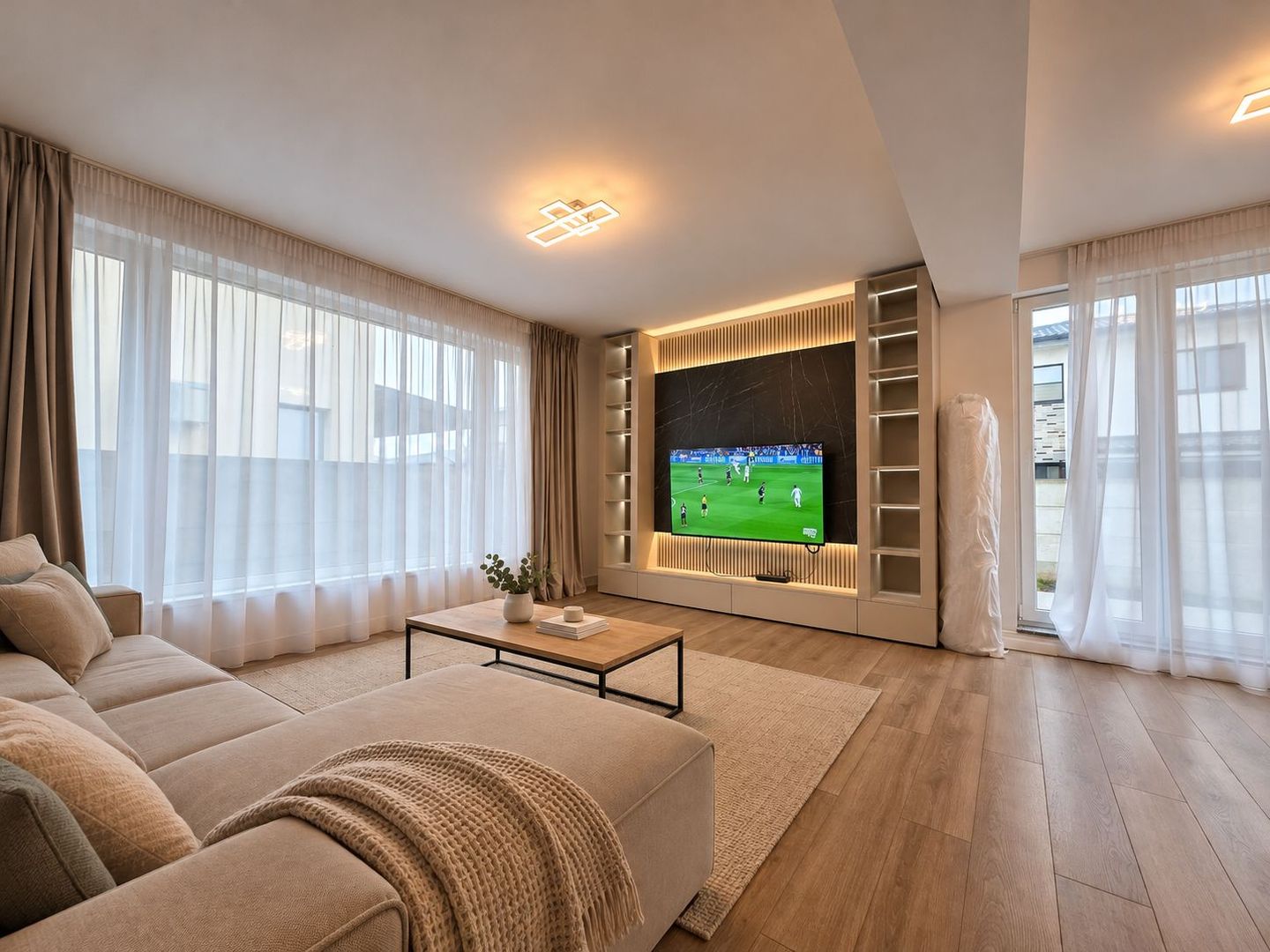 Casă de închiriat Tunari AeroCity, 3 dormitoare, 3 băi, curte 400m - Poză 2