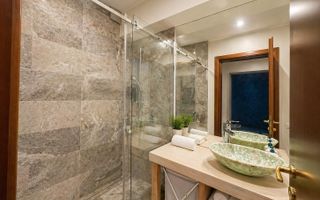 SNAGOV VILA | 36m DESCHIDERE LA LAC | PONTON 250mp | JACUZZI | SPA | BOWLING - Poză 16