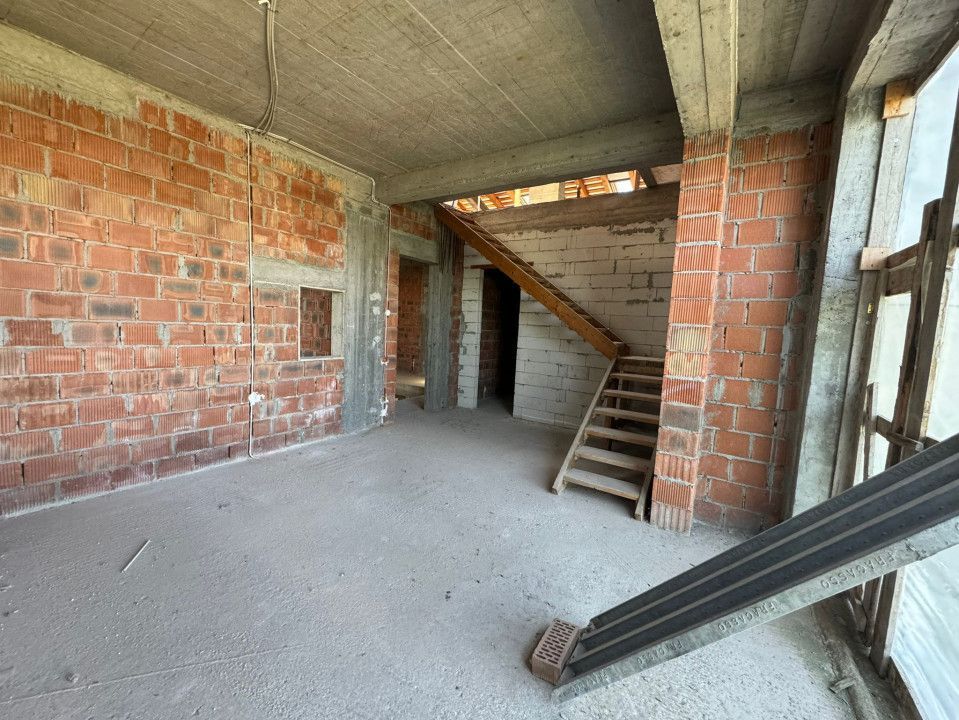 Vila deosebita, D+P+E+M, nefinalizata, 10 camere,2838m2, negociabil - Poză 23