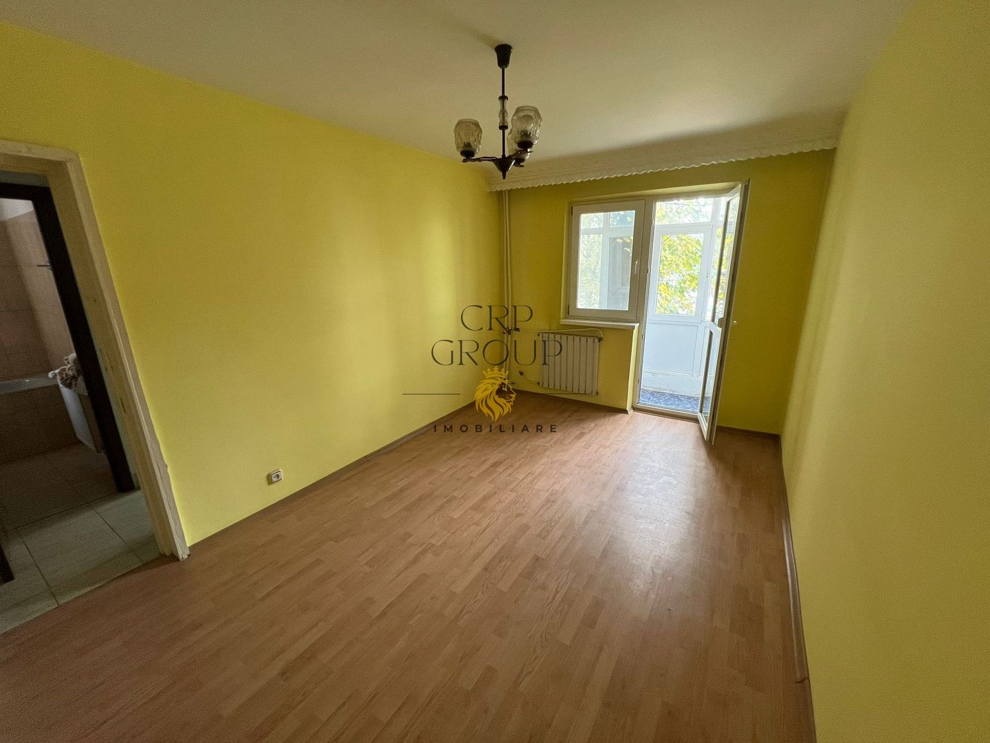 Apartament 4 camere, etaj 1/4, zona Mausoleul Eroilor - Sud - Poză 1