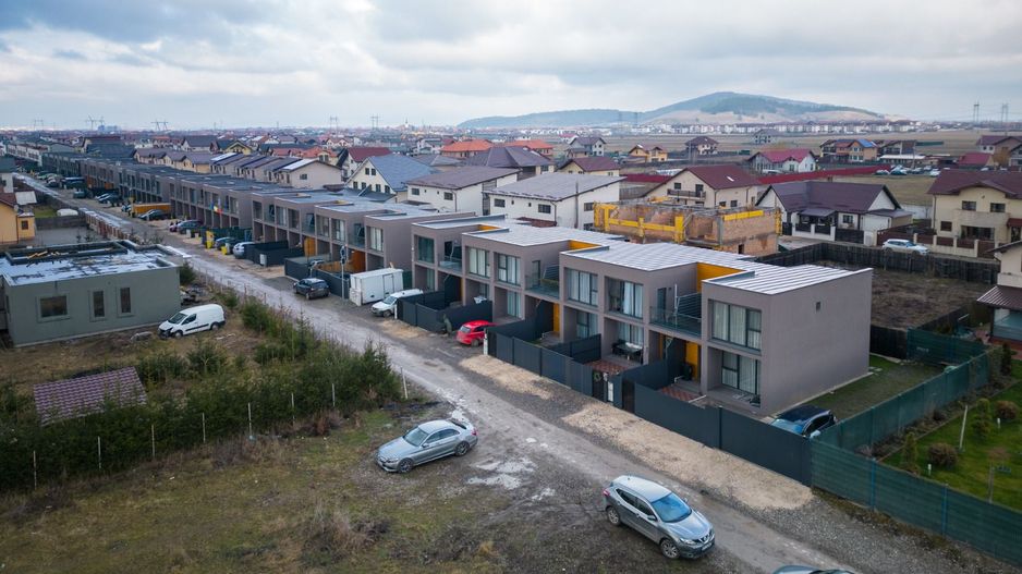 Casă înșiruită de vânzare în Sânpetru | Mobilată și utilată premium - Poză 26