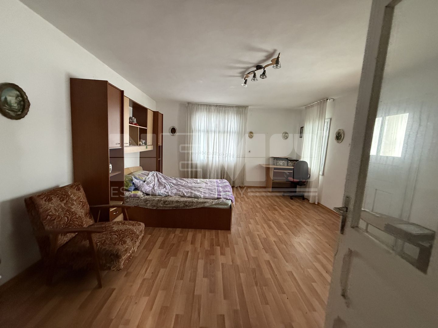 Proprietate de vânzare cu două case | Teren 1.500 mp | Bivolărie - Poză 1