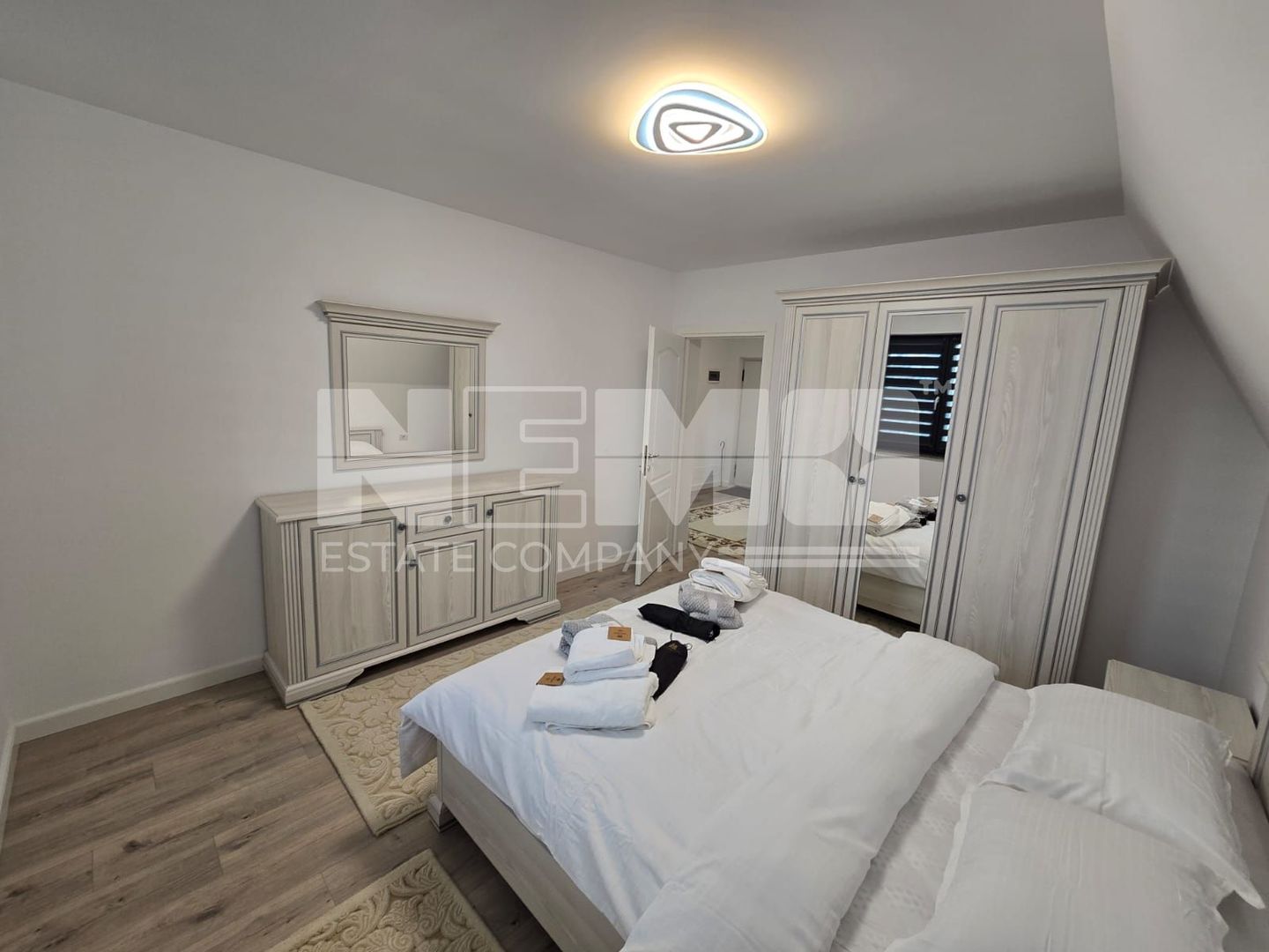 Apartament spațios 3 camere I Central I Rădăuți - Poză 5