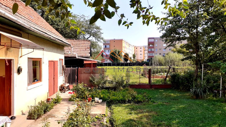 Casa 3 camere, teren 3625 mp, toate utilitatile, Sacele, Brasov - Poză 2