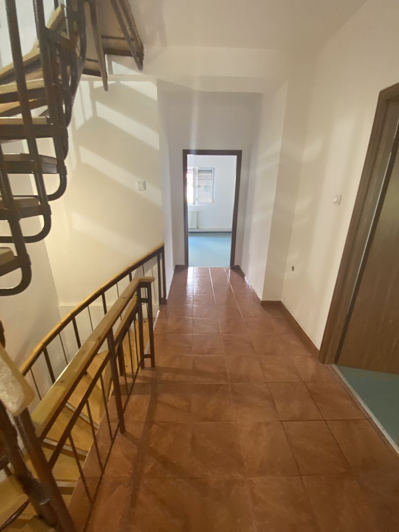 Casa de vânzare/închiriere zona Lunei - Poză 14