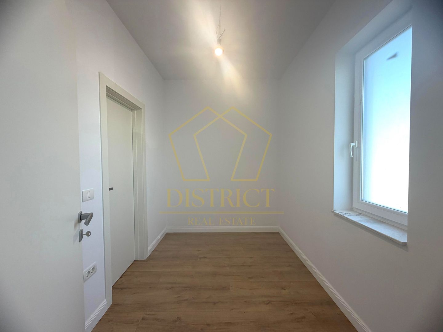 Duplex superb cu 5 camere despărțit prin camera tehnica I Mosnita Noua - Poză 9