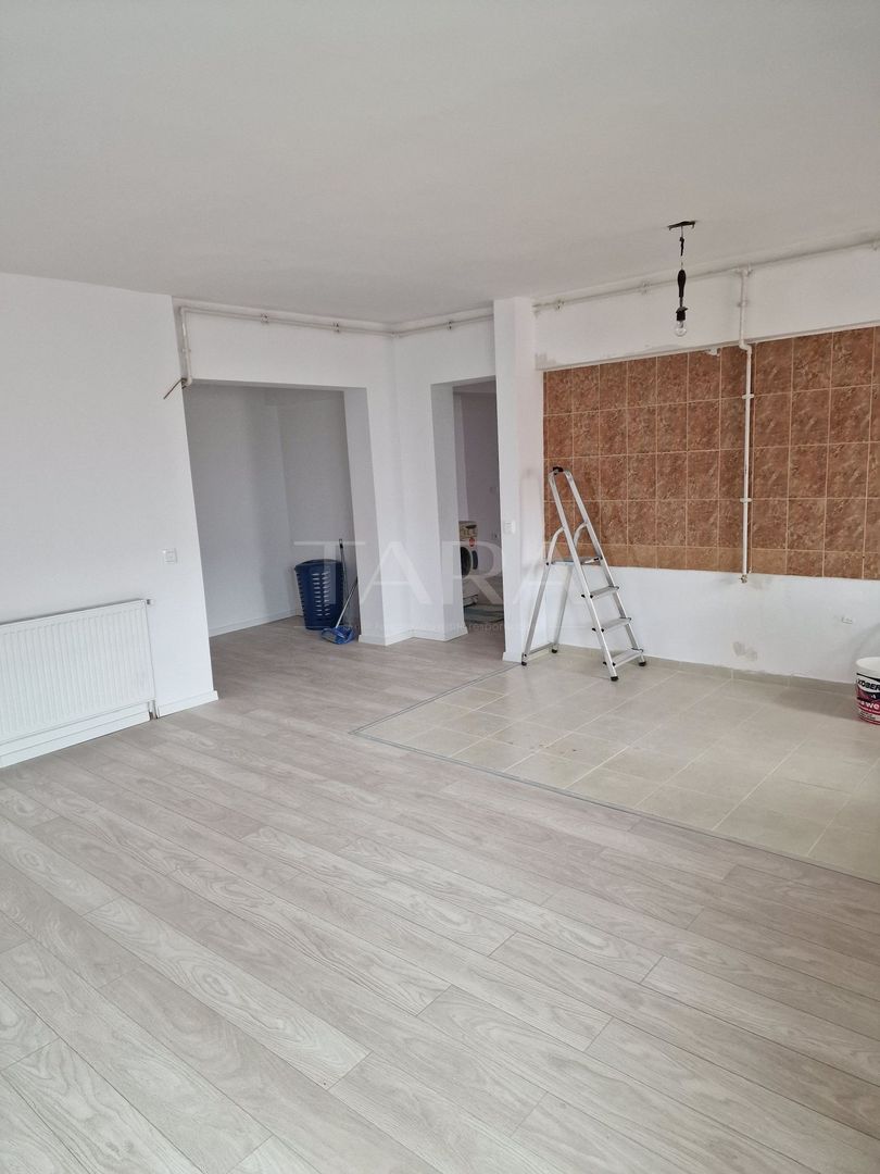 Apartament cu 3 camere și garaj în Baciu, zona Regal. - Poză 1