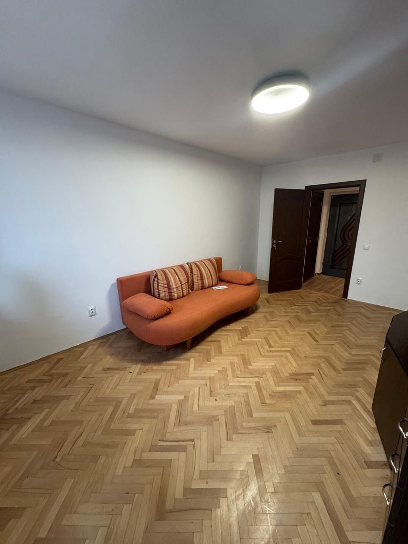 De vânzare apartament în zona Aleea Săvinești - Poză 2