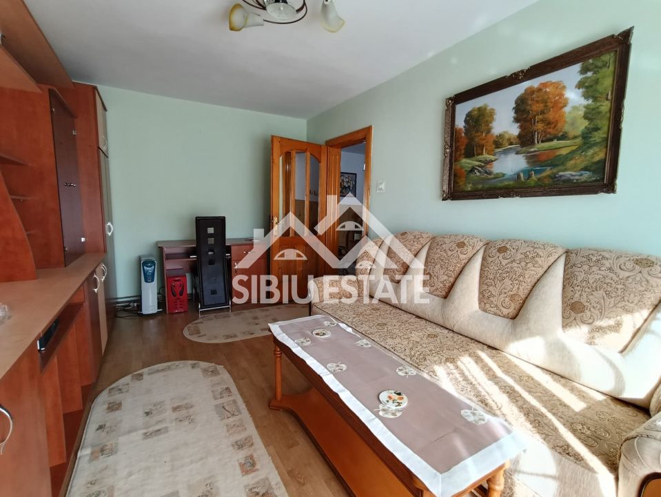 Apartament de vanzare cu 3 camere, decomandat - Valea Aurie - Poză 2