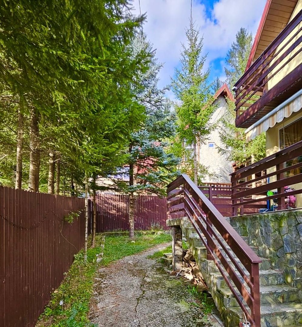Casa de vacanta la liziera padurii cu vedere libera catre muntii Bucegi - Poză 4