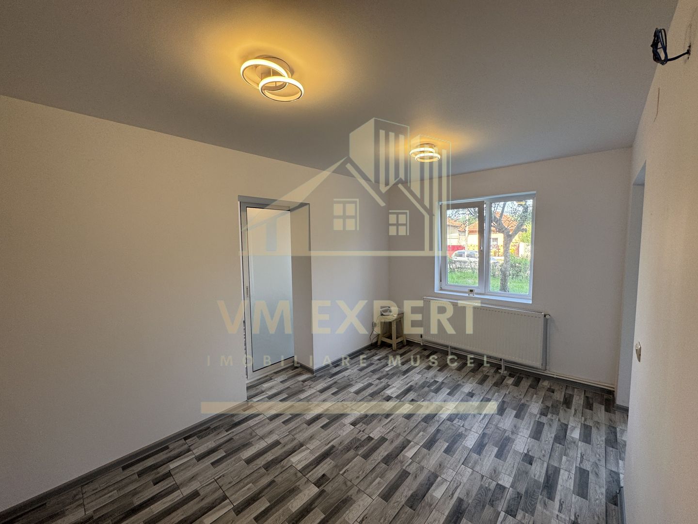 SPAȚU COMERCIAL 34 MP CAMPULUNG VIZAVI DE CENTRU MEDICAL CLUBUL SANATĂȚII - Poză 18