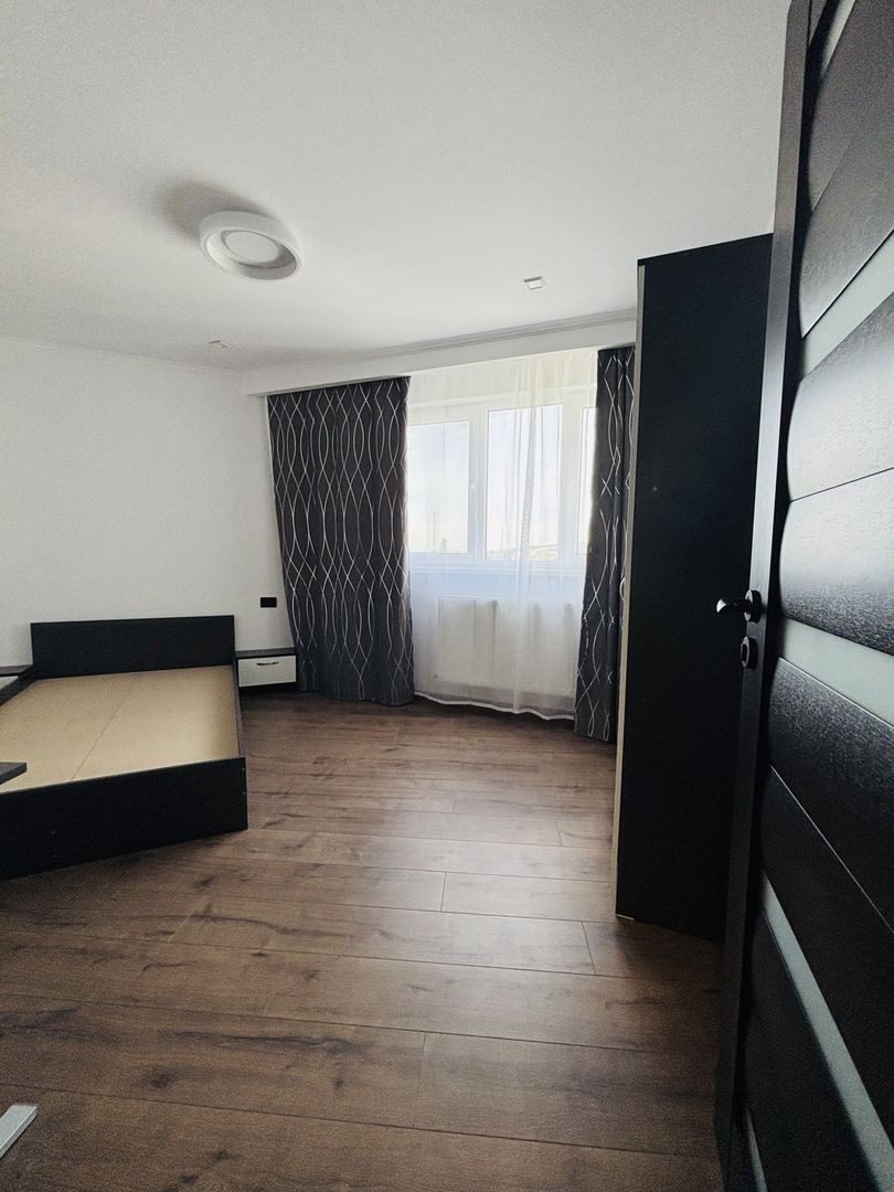 Apartament cu 3 camere, decomandat, Rogerius - Poză 3