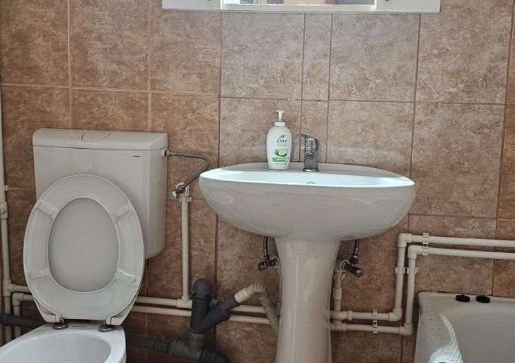 De inchiriat apartament cu 2 camere, etaj 4/4 Piata Centrala, 360 euro - Poză 2