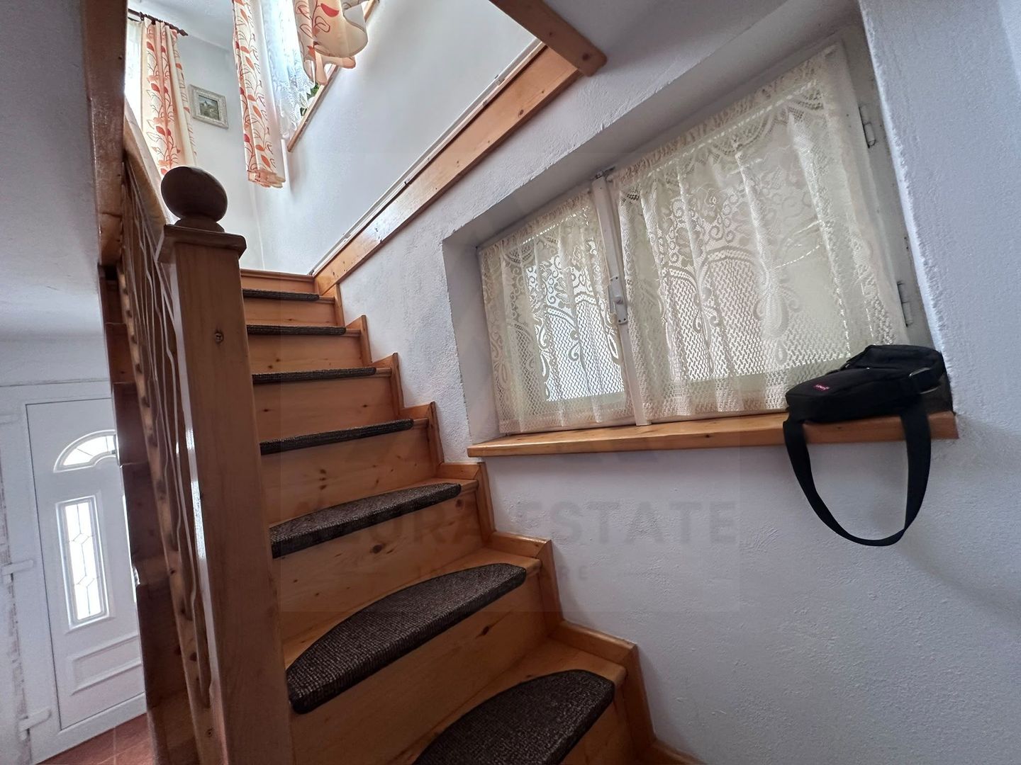 Apartament 3 camere decomandat  78 mp pivnita curte  in zona Centrala - Poză 5