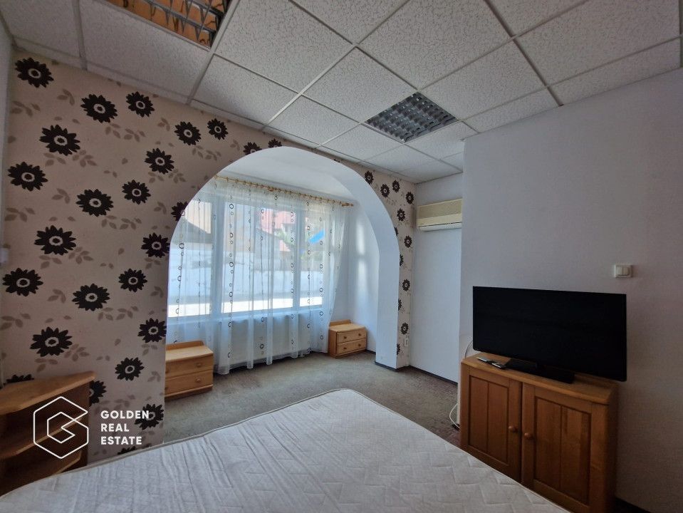 Casa 3 camere, mobilata, zona centrala, loc de parcare in curte - Poză 3