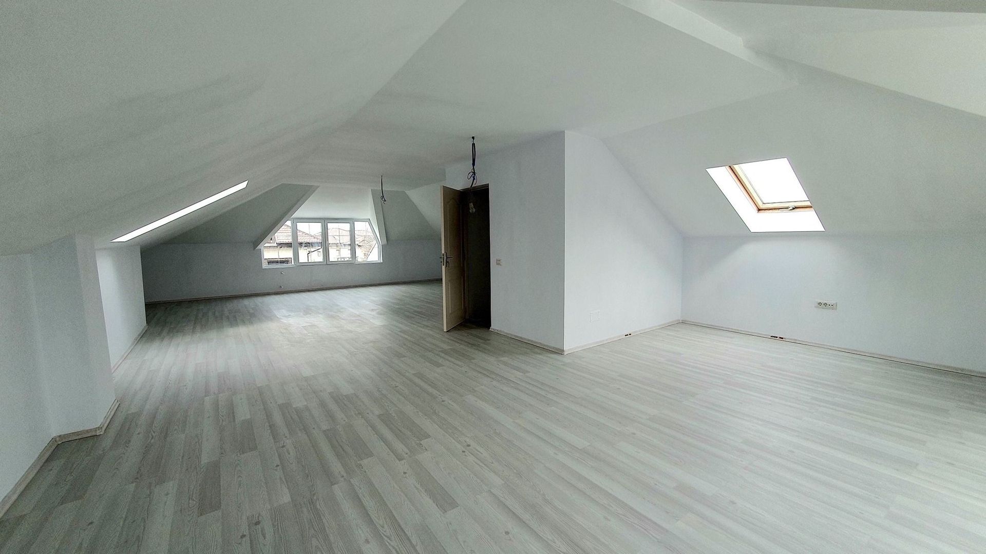 Casa de închiriat: Cartier privat, zona lacurilor Crevedia Buftea. - Poză 16