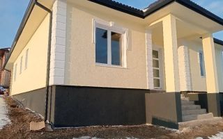 Casă pe un singur nivel, 3 dormitoare, living open-space, 2 băi, pod mansardabil și teren 500 mp – Cisnădie - Poză 1