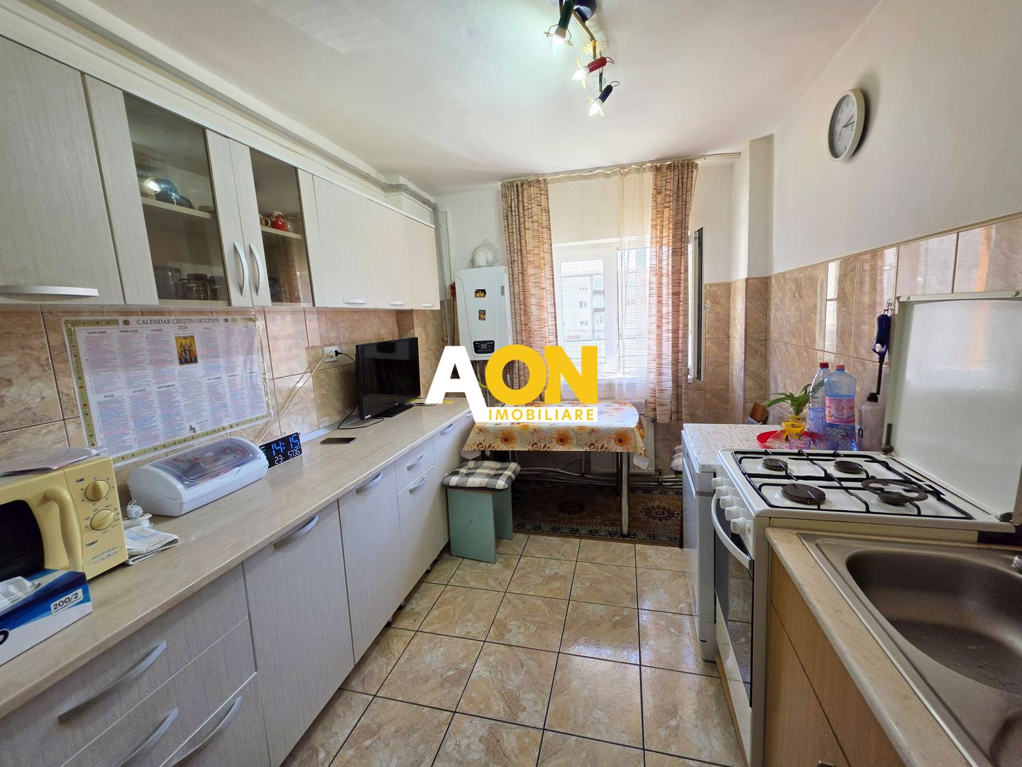 Apartament 3 camere, 65 mp utili, 2 bai, etaj 2, Cetate, zona Stadion - Poză 1