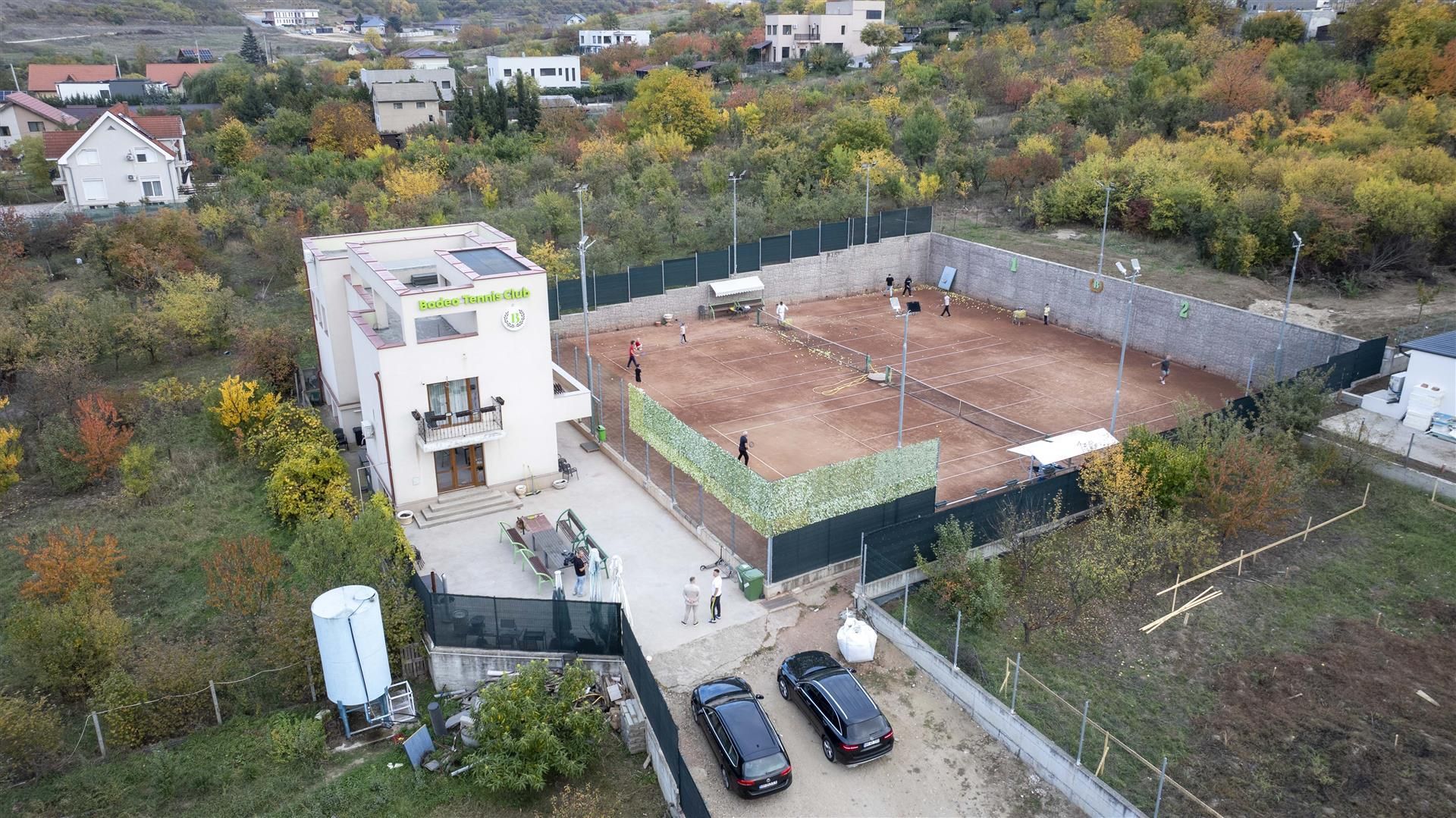 Baza de tenis si constructie moderna - Poză 30