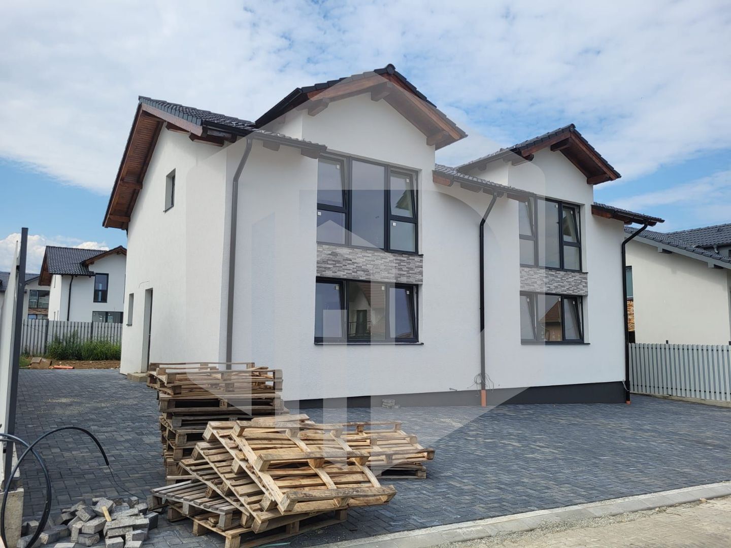 Duplex 4 Camere 2 Bai 2 locuri de parcare - Teren 265mp - Poză 9