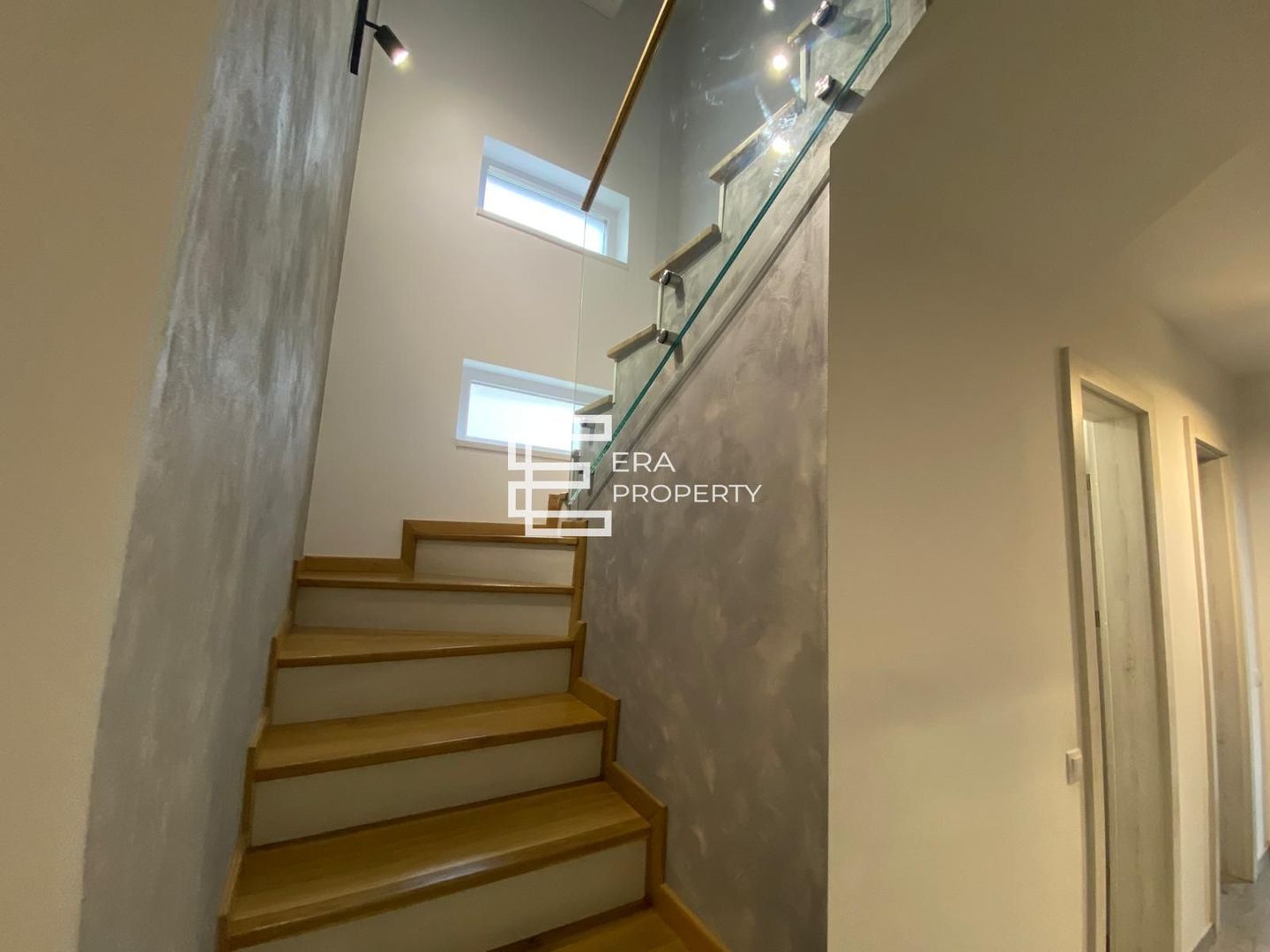 Casa tip duplex , pivnita, carport in Selimbar zona Brana - Poză 5