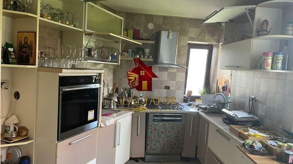 Vila cu terase, garaj si o gradina de vis pentru o familie fericita - Poză 12