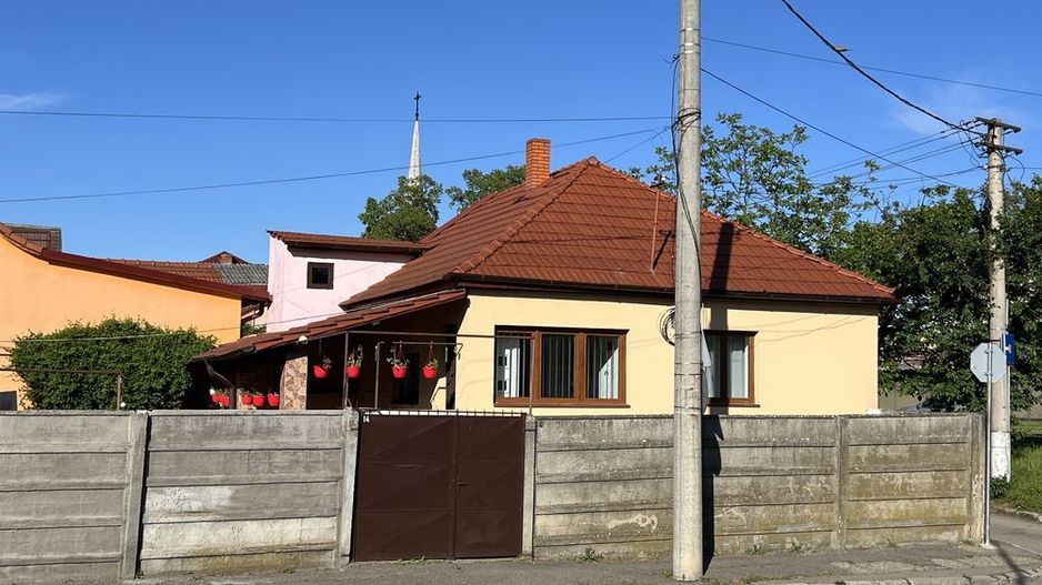 BRASADAS vinde 2 case cu teren 7 ari în zona CENTRALA. - Poză 1