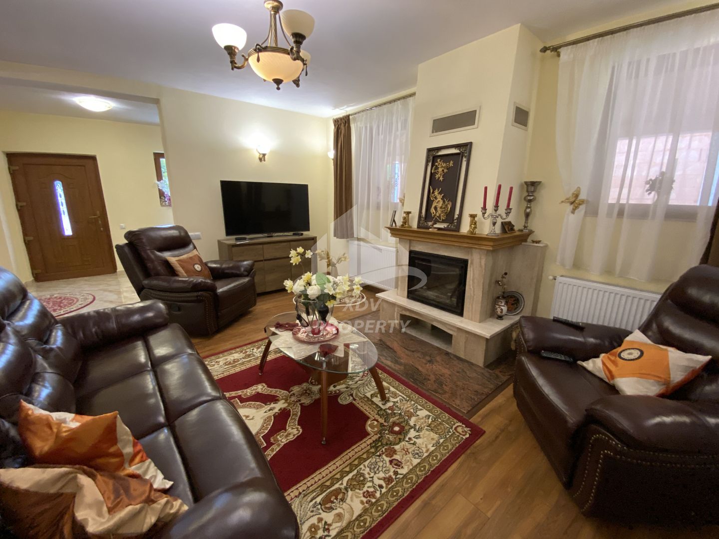 Vila  Frumoasa , Sibiu ,6 camere , 5 Bai , mobilata ,utilata - Poză 1