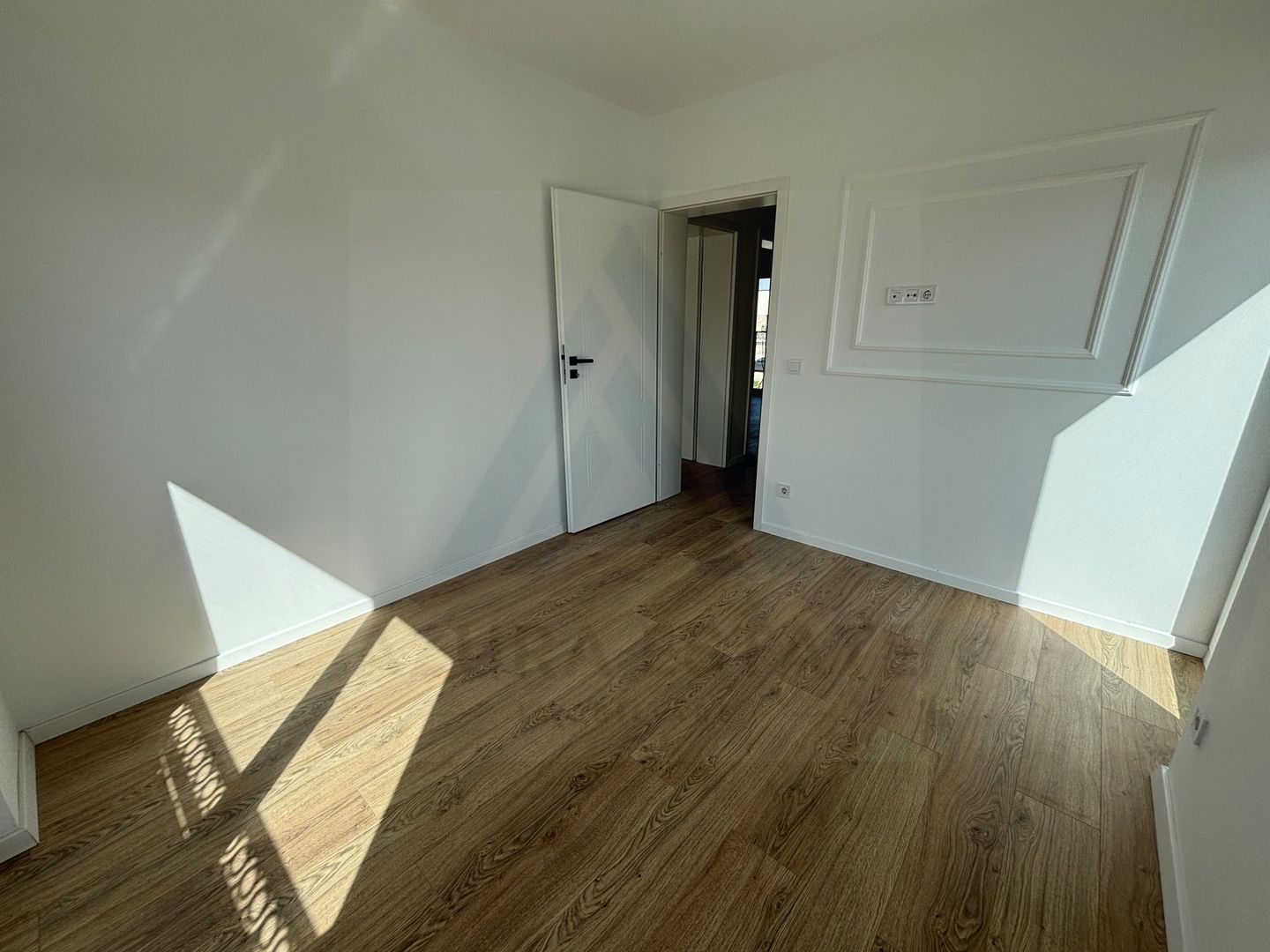 Casa 4 camere finisata la cheie cu teren 220 mp in Selimbar - Poză 9