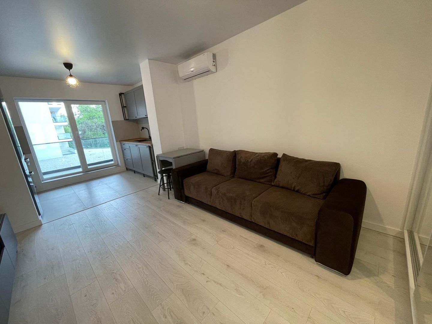 AP. 2 CAMERE SUN ROYAL VIEW, BLOC NOU, METROU 10 MINUTE, MODERN - Poză 2