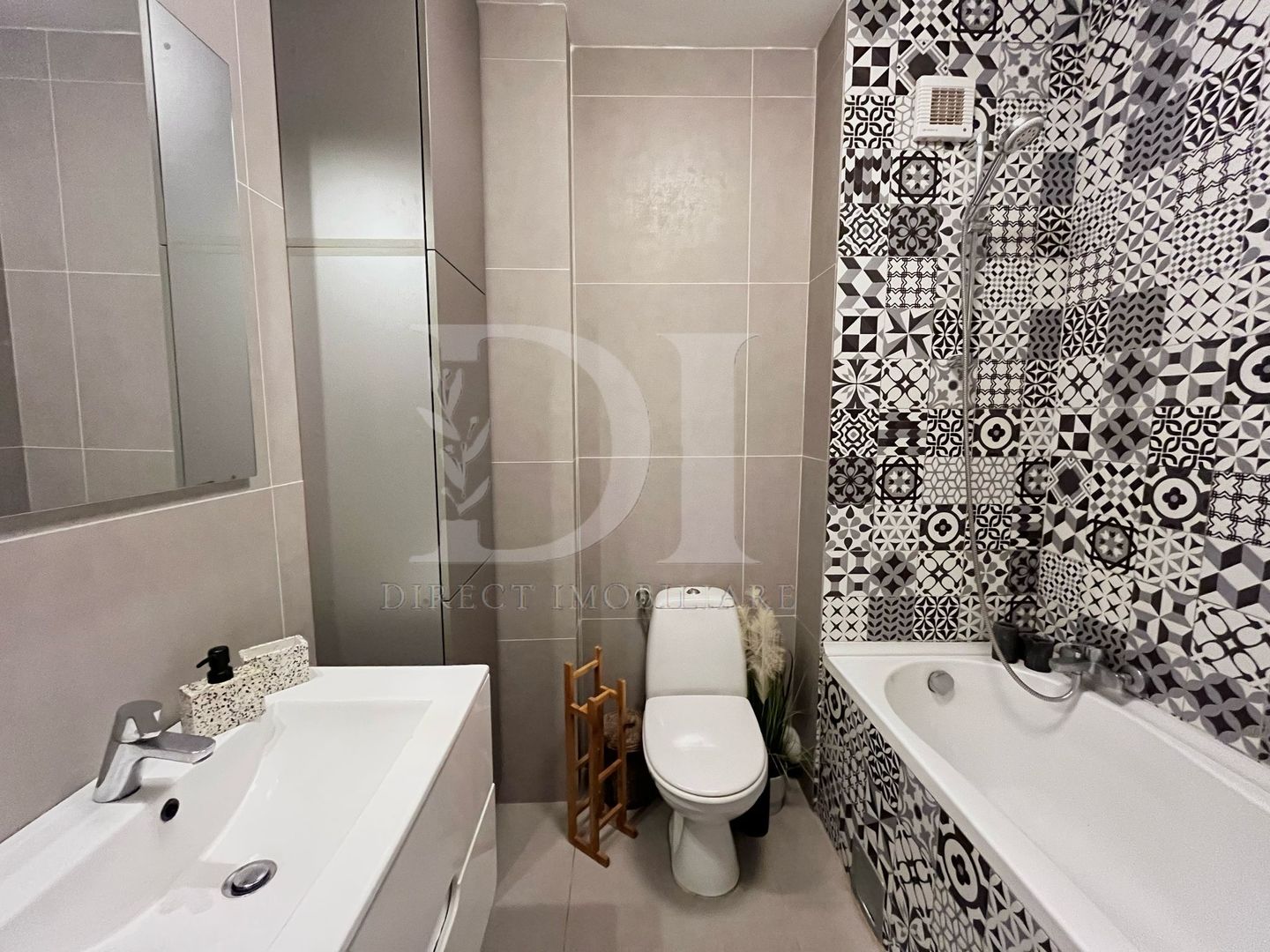 Apartament cu 2 camere semidecomandat , 57 mp, în zona BMW - Poză 7