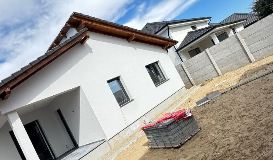 🏡 CASĂ DE VÂNZARE - Poză 3