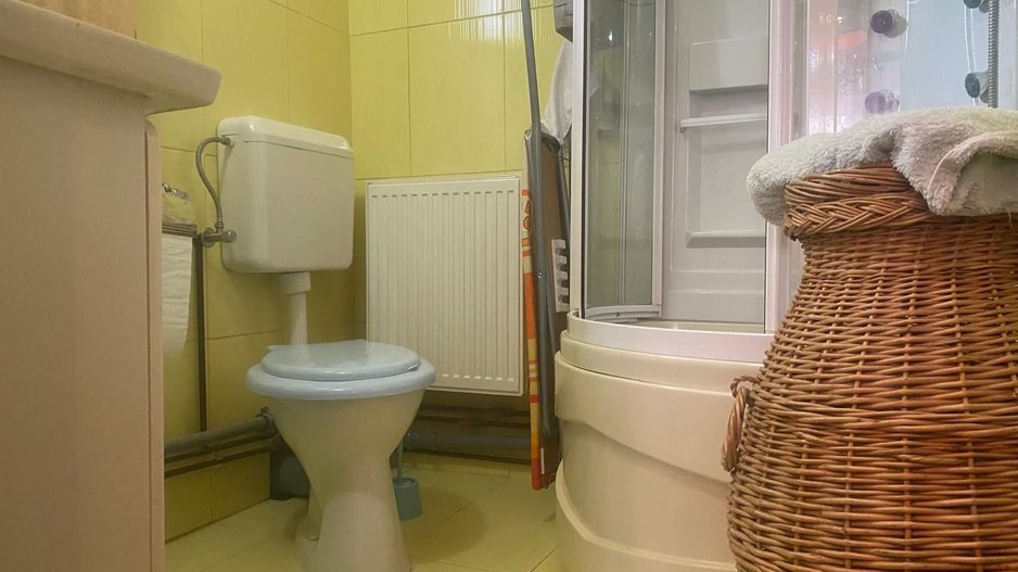 Oportunitate:clinica, birouri etc! Vanzare casa cu 4 camere-Targoviste - Poză 8