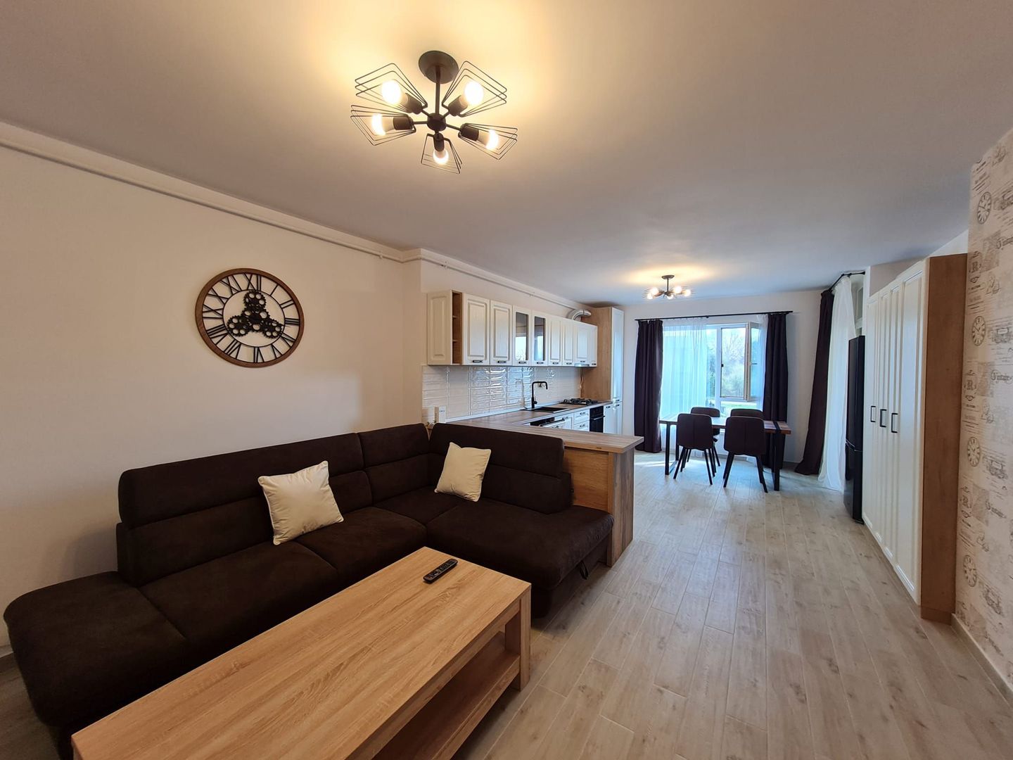 Lux la 5 minute de Iulius Town - Poză 21