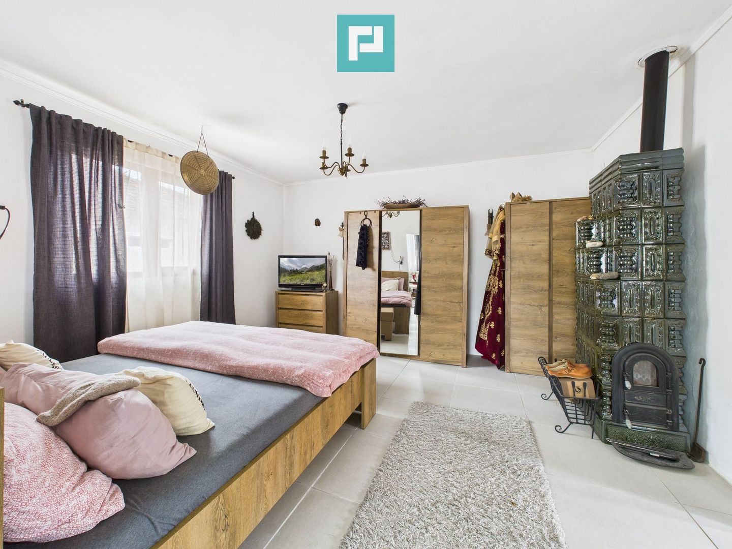 Casă renovată în localitatea Comănești, Arad - Poză 7