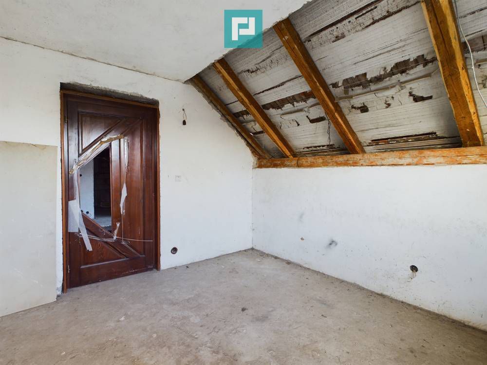 Casă/vilă cu 6 camere în Curtici - Poză 22