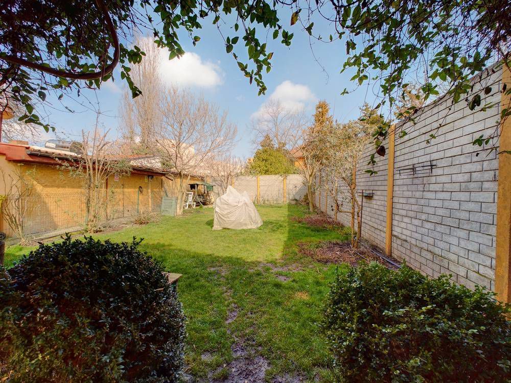 Casă generoasă în Grădiște - Poză 18