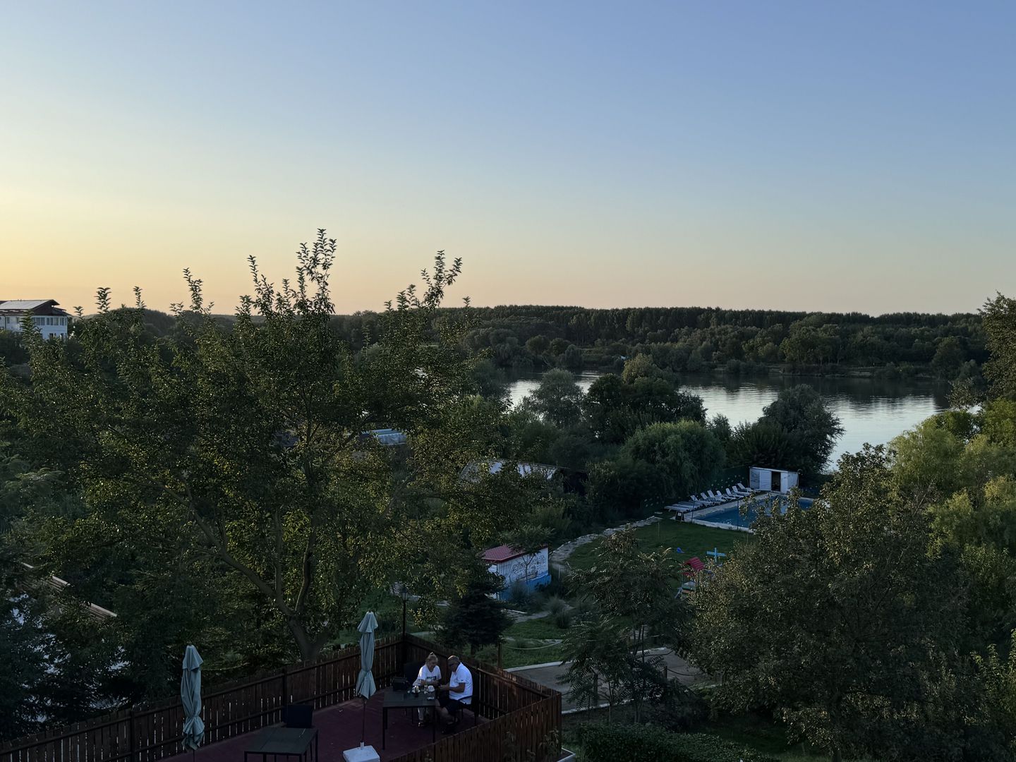 Hotel 25 camere 100 m deschidere DELTA DUNARII teren 12000 mp acces auto - Poză 28