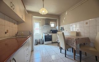 Apartament decomandat cu 5 camere si 2 bai, etaj 2| Calea Buziasului - Poză 7