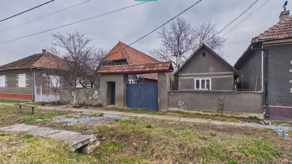 Casă cu 2 corpuri și 4 camere în Tauț - Poză 6