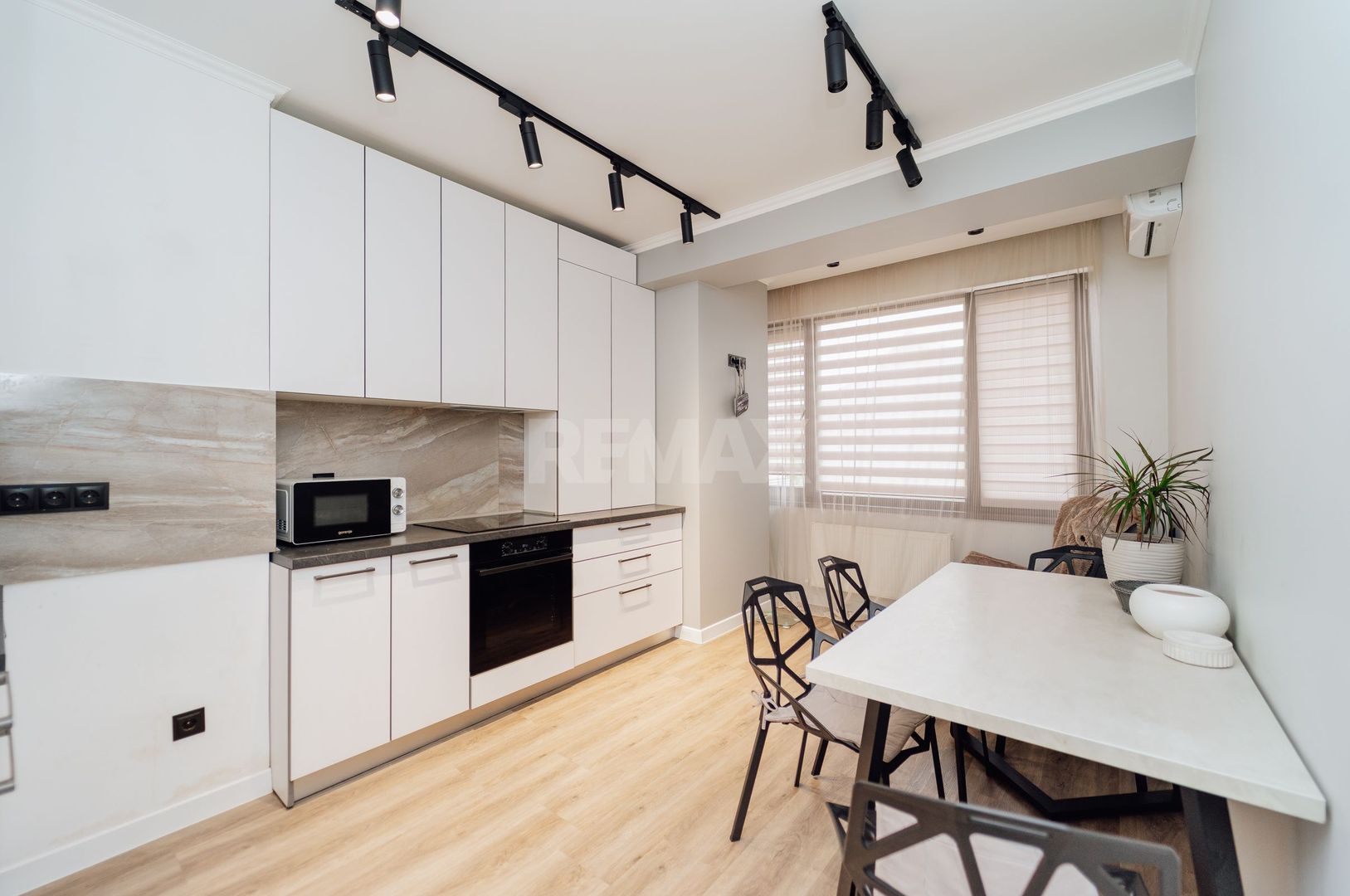 Apartament cu 2 camere în centrul Chișinăului | Lev Tolstoi | Complet mobilat și utilat - Poză 5