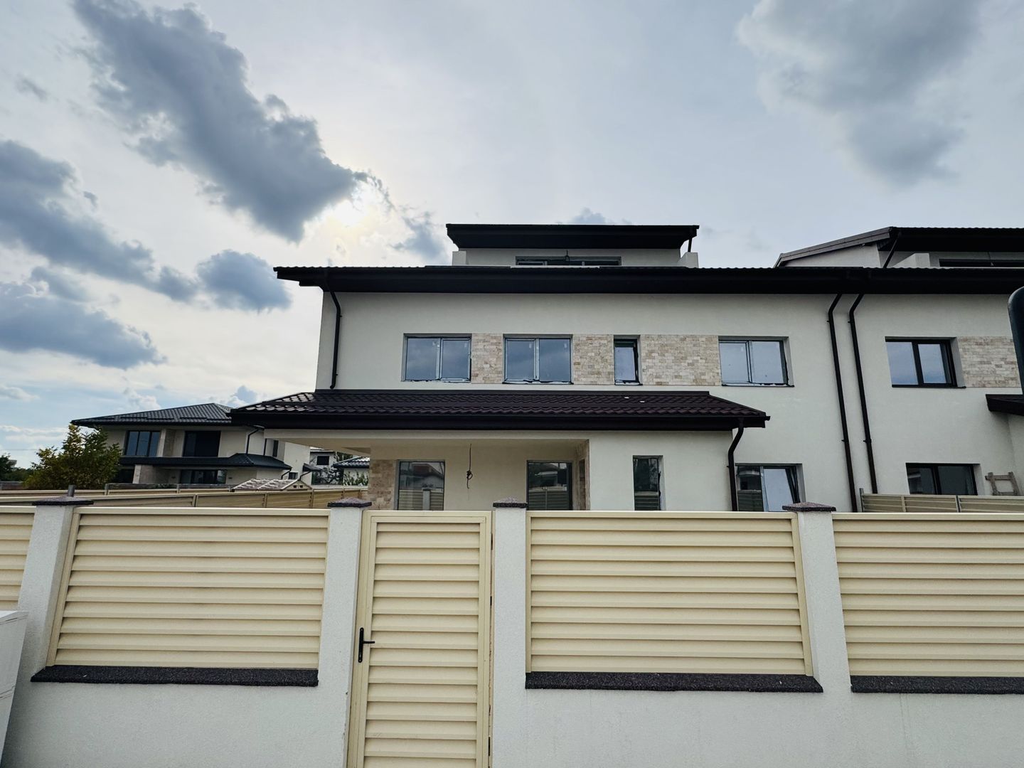 Vile Otopeni, aproape DN1, toate UTILITATILE, Mansarda - Poză 1