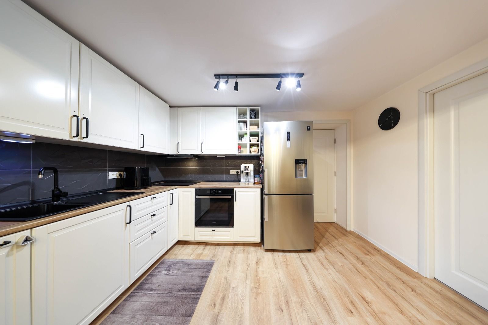 Apartament cu 3 camere la casa | Curte 130 mp | Zona Grivitei strada Vulcan - Poză 8