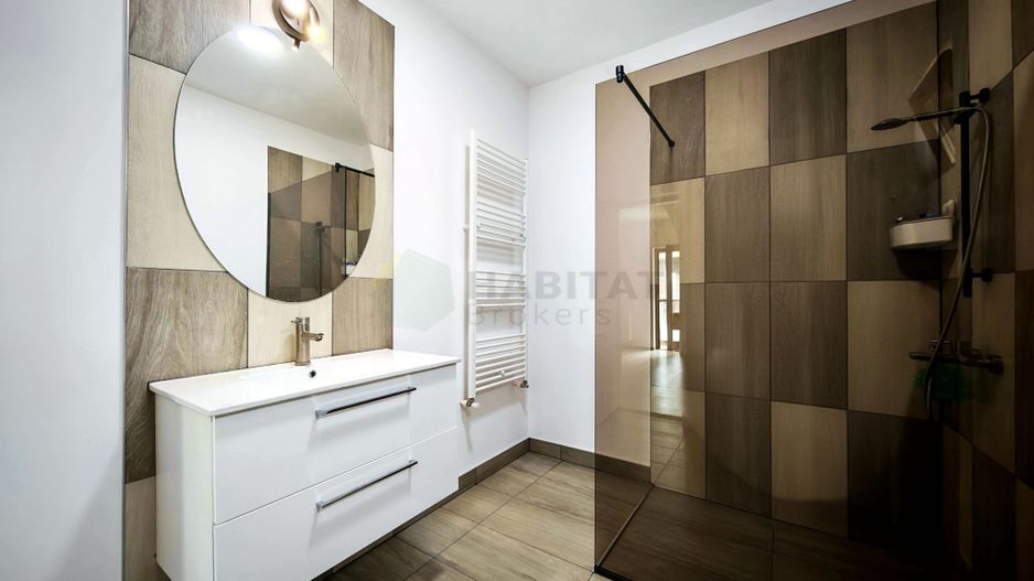 Vilă Individuală cu o curte generoasa zona Aparatorii Patriei - Poză 7