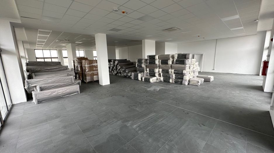Spatiu comercial 421 mp - Poză 1