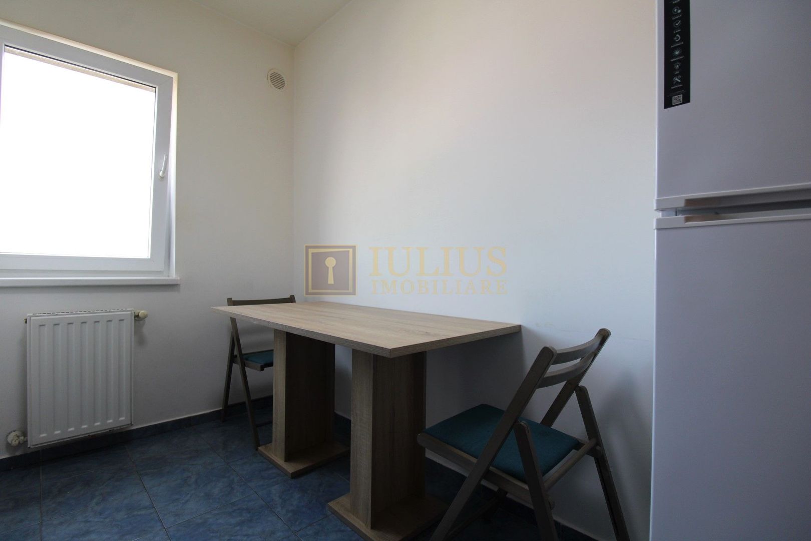 Aradului; decomandat, bucatarie inchisa. Parcare privata inclusa. - Poză 13