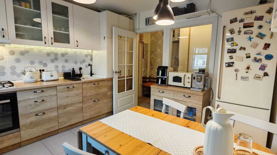 Apartament luminos 2 camere. Zona Tineretului. Cu  Centrala. Loc Parcare. - Poză 1