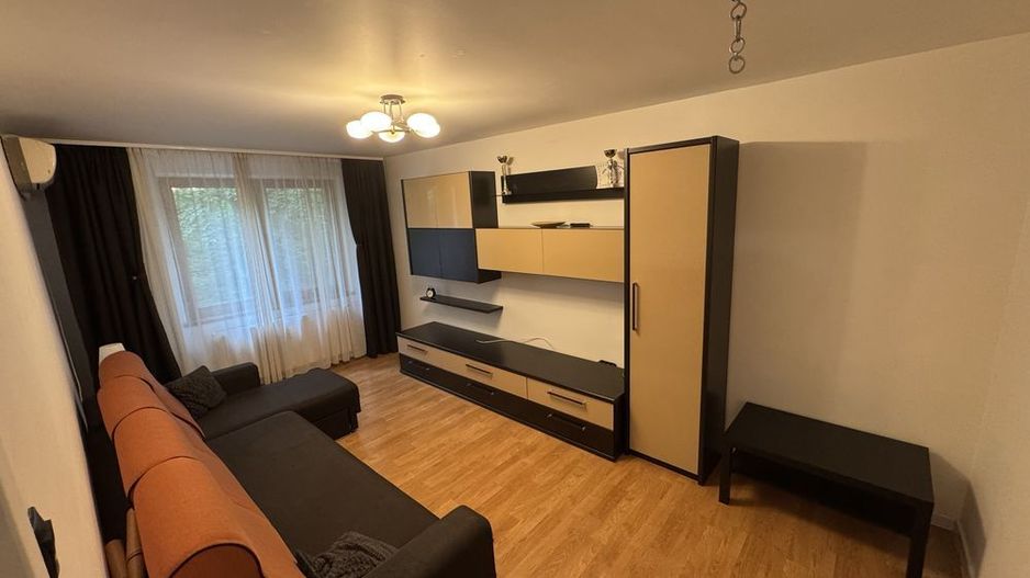 De Închiriat: Apartament 3 Camere la Metrou Brâncoveanu - Poză 1