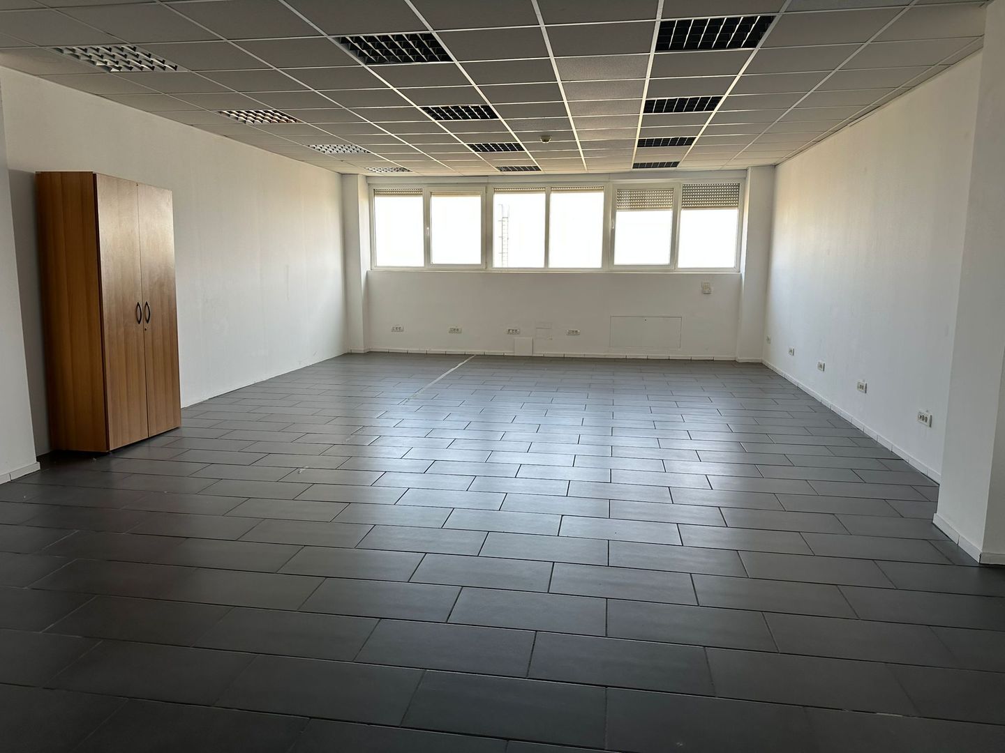 Spatiu depozitare - logistica 2.519 mp si birouri Chiajna A1 - Poză 15