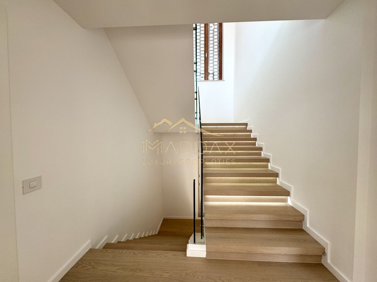 Vila cu 6 camere *575mp* / 12 locuri parcare // Pipera- Iancu Nicolae - Poză 43